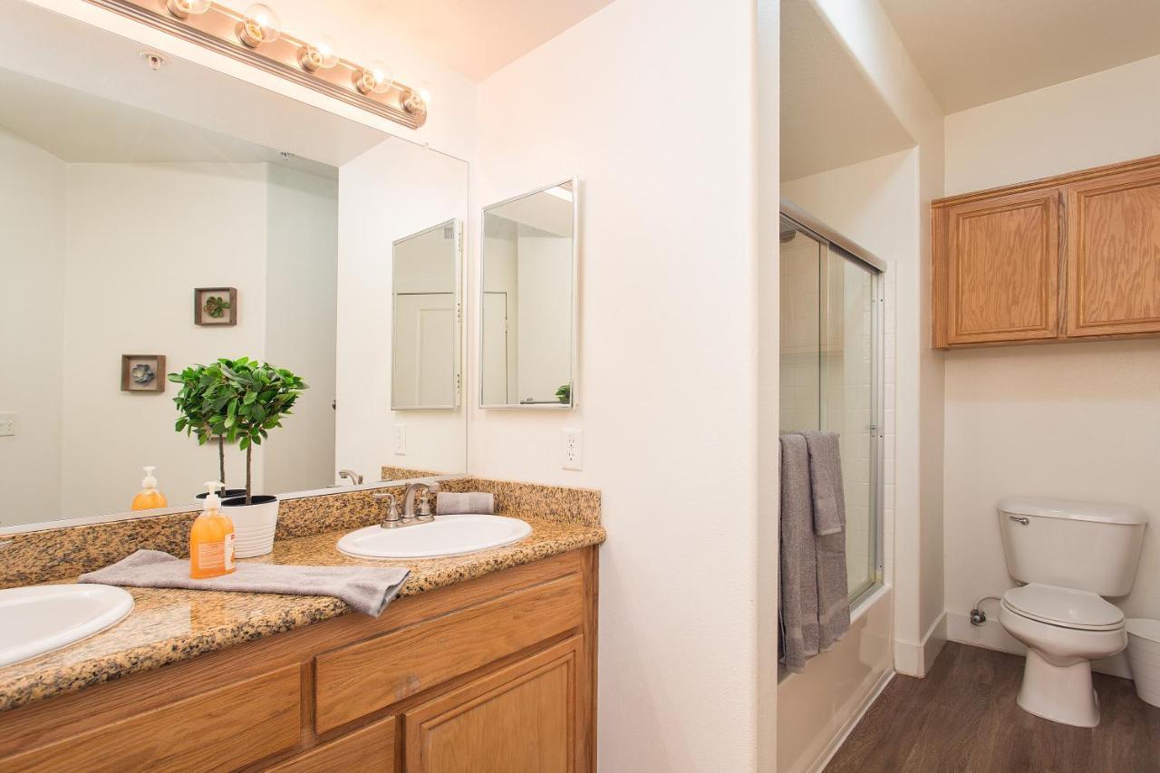 Westwood Luxury Suites Los Angeles Exterior photo